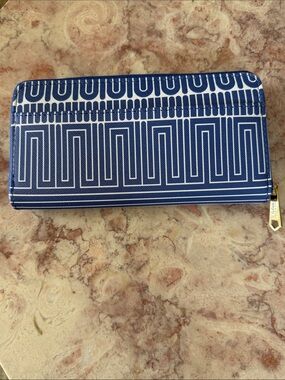 NWOT~Woman’s Trina Navy Geometric Zip-Around Wallet
